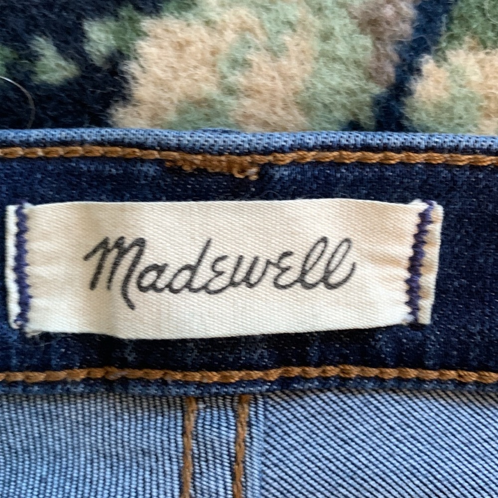 Madewell 10” high rise skinny stretch jeans in 29 tall. Worn twice . Retail 89 - Picture 2 of 7